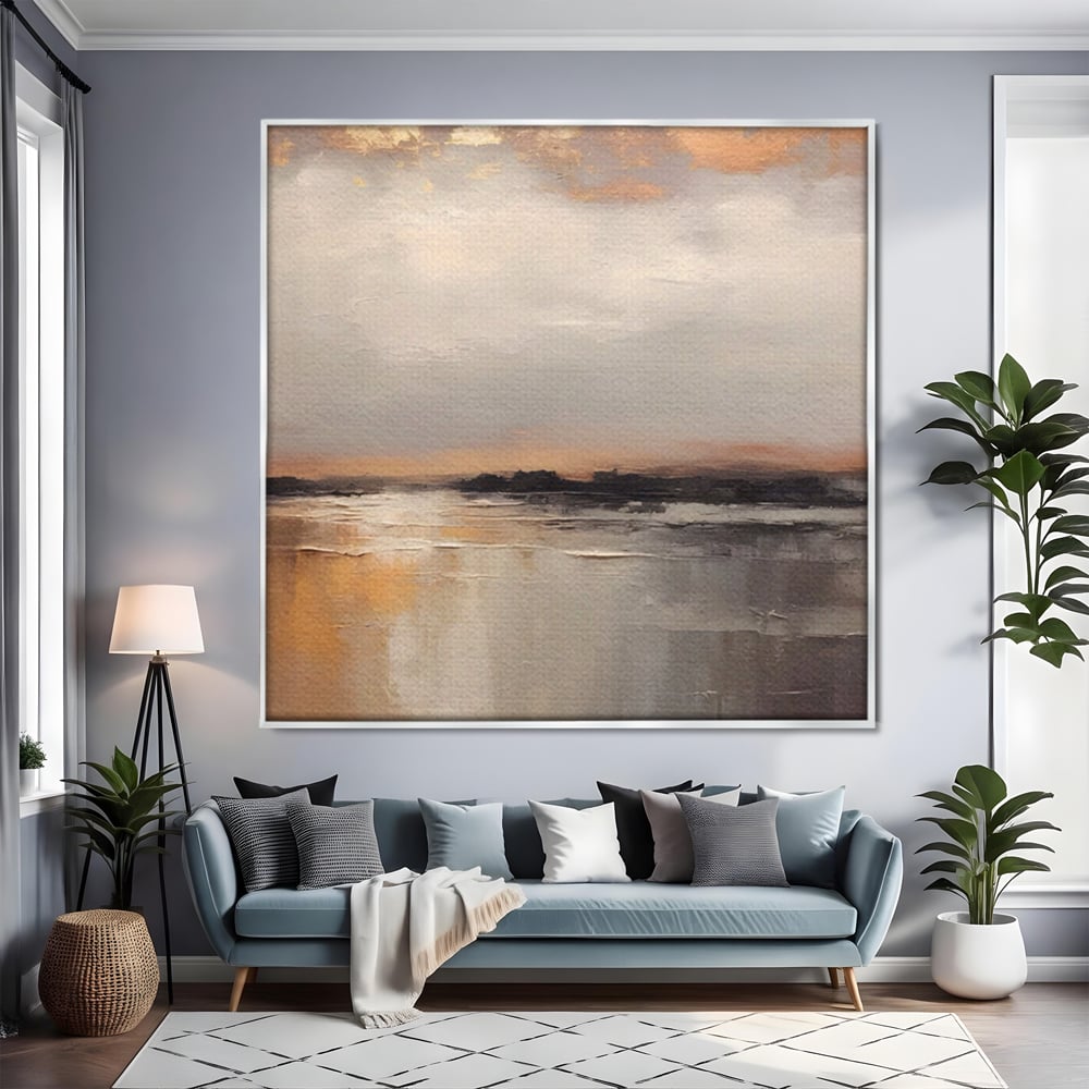 Tablou canvas cu tablou pictat cu peisaj de apa, in rama de aluminiu argintiu, pe perete intr-un living
